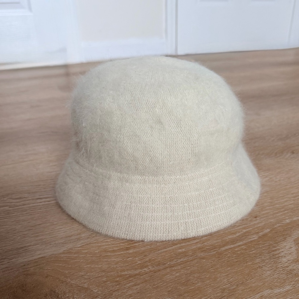 Vintage Y2K Women’s White Angora Blend Winter Bucket Hat Fuzzy Knit Hat Doen